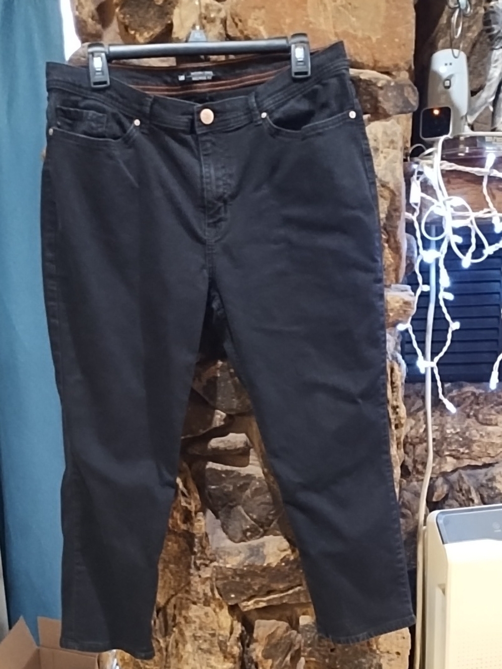 Lee Black Cropped Stretch Jeans